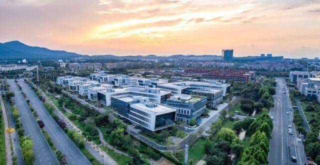 中国AI产业规模突破1.2万亿，这五大趋势你看懂了吗