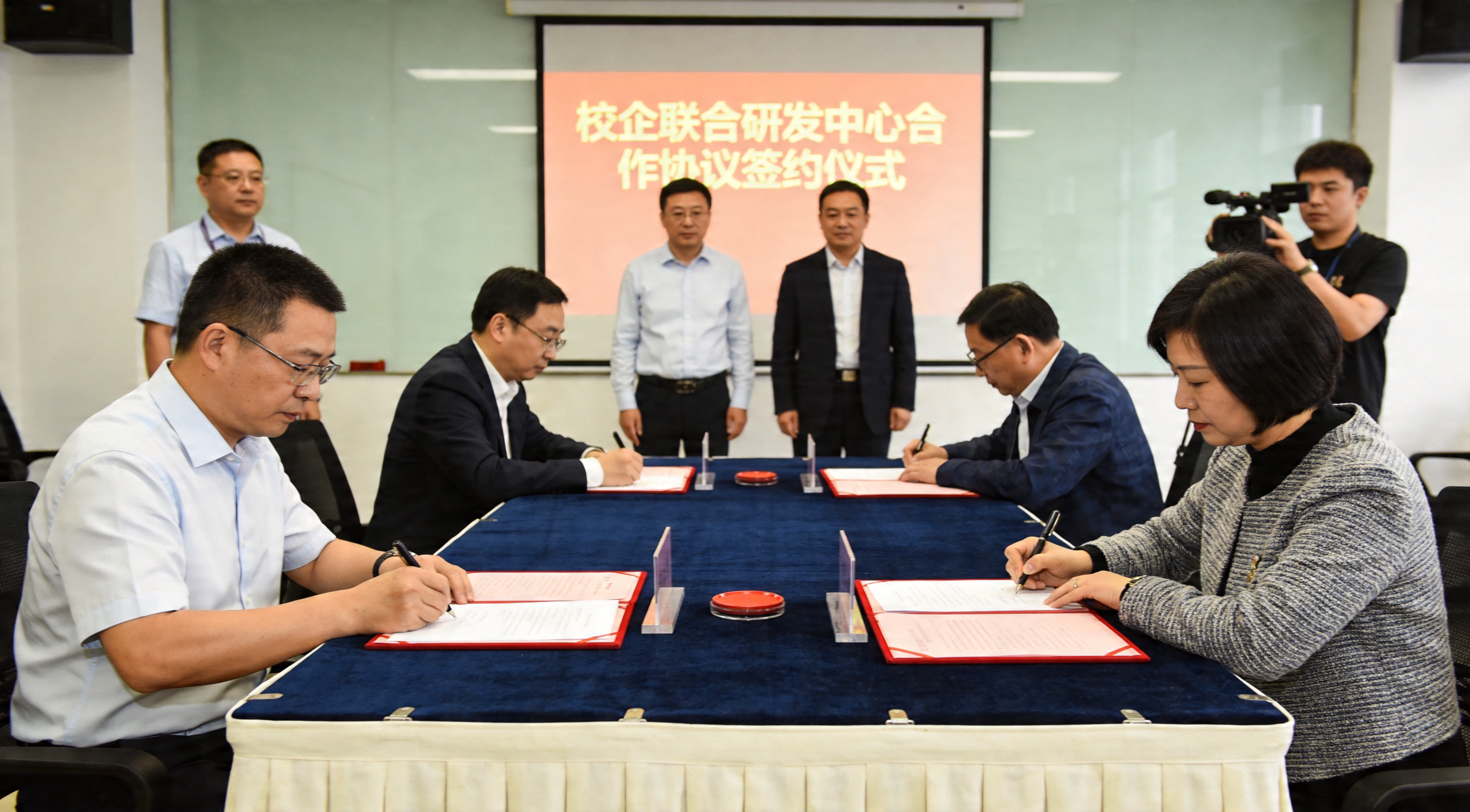 【六院士齐聚武汉蔡甸：航空新材料产学研协同创新大会成果丰硕】导语